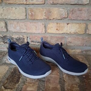 SKECHERS ARCH FIT REFINE FREESIA SIZE 6.5